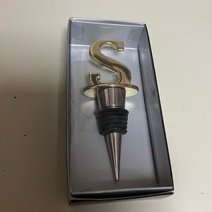 S wine stopper.  Gold tone. New in box